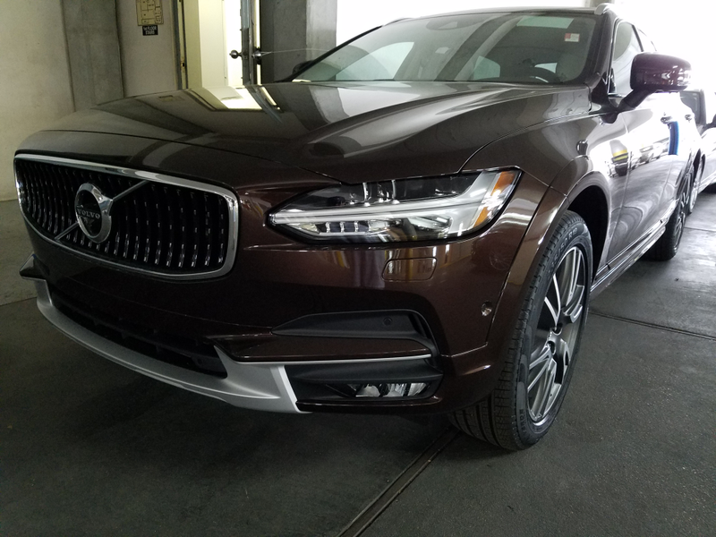 Illustration for article titled BROWN VOLVO WAGON!!!!!